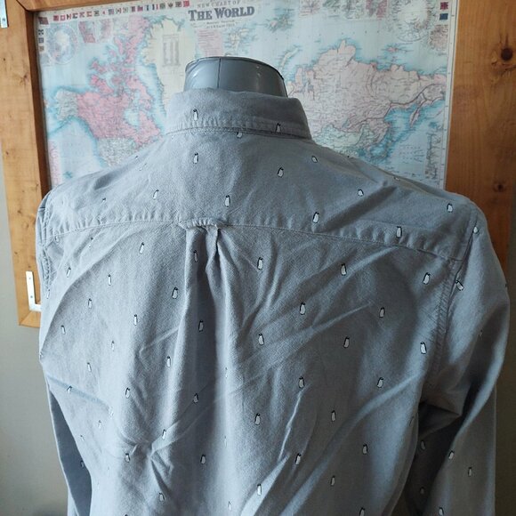 American Eagle Men's Button Down Shirt Size X-Large Grey Penguin Design - Picture 7 of 12